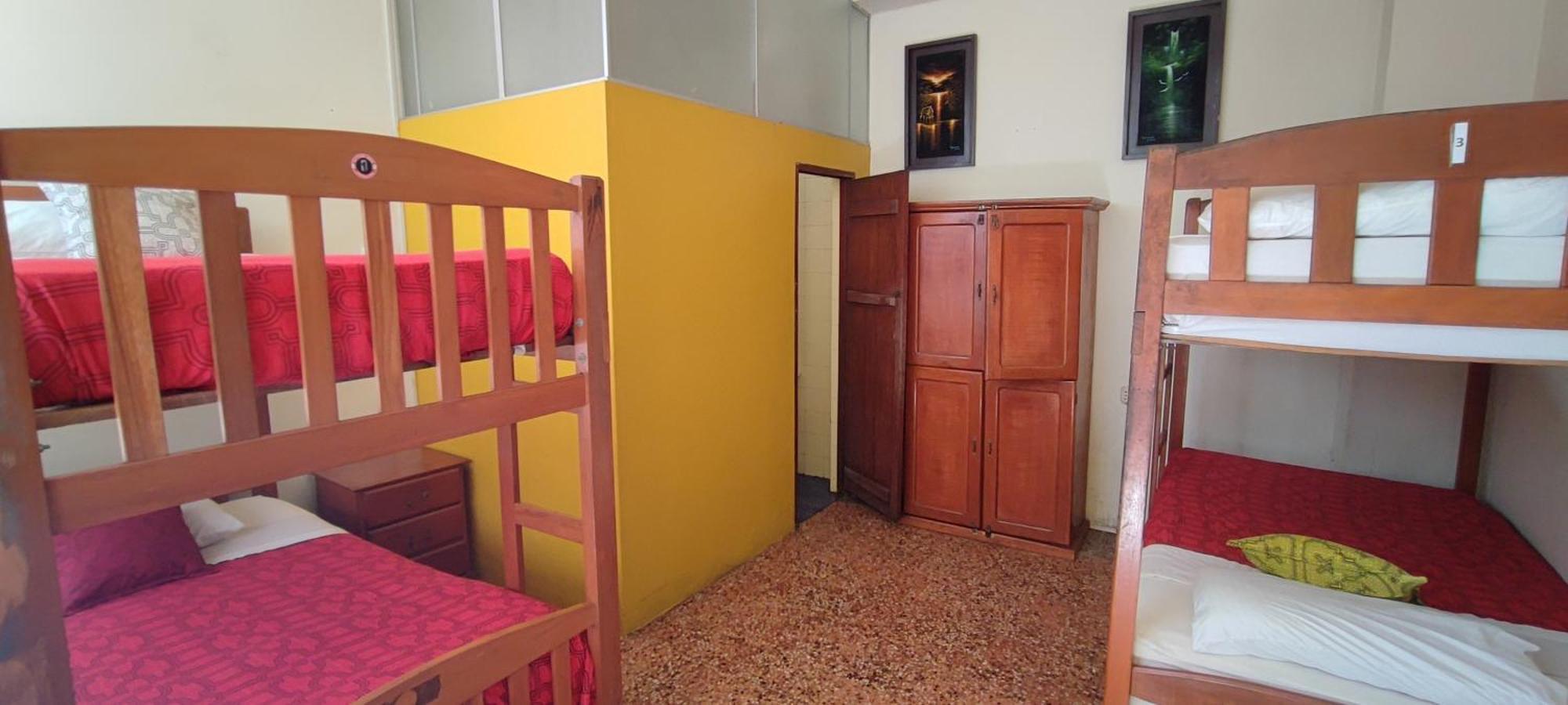 Flying Dog Hostel Iquitos Bagian luar foto