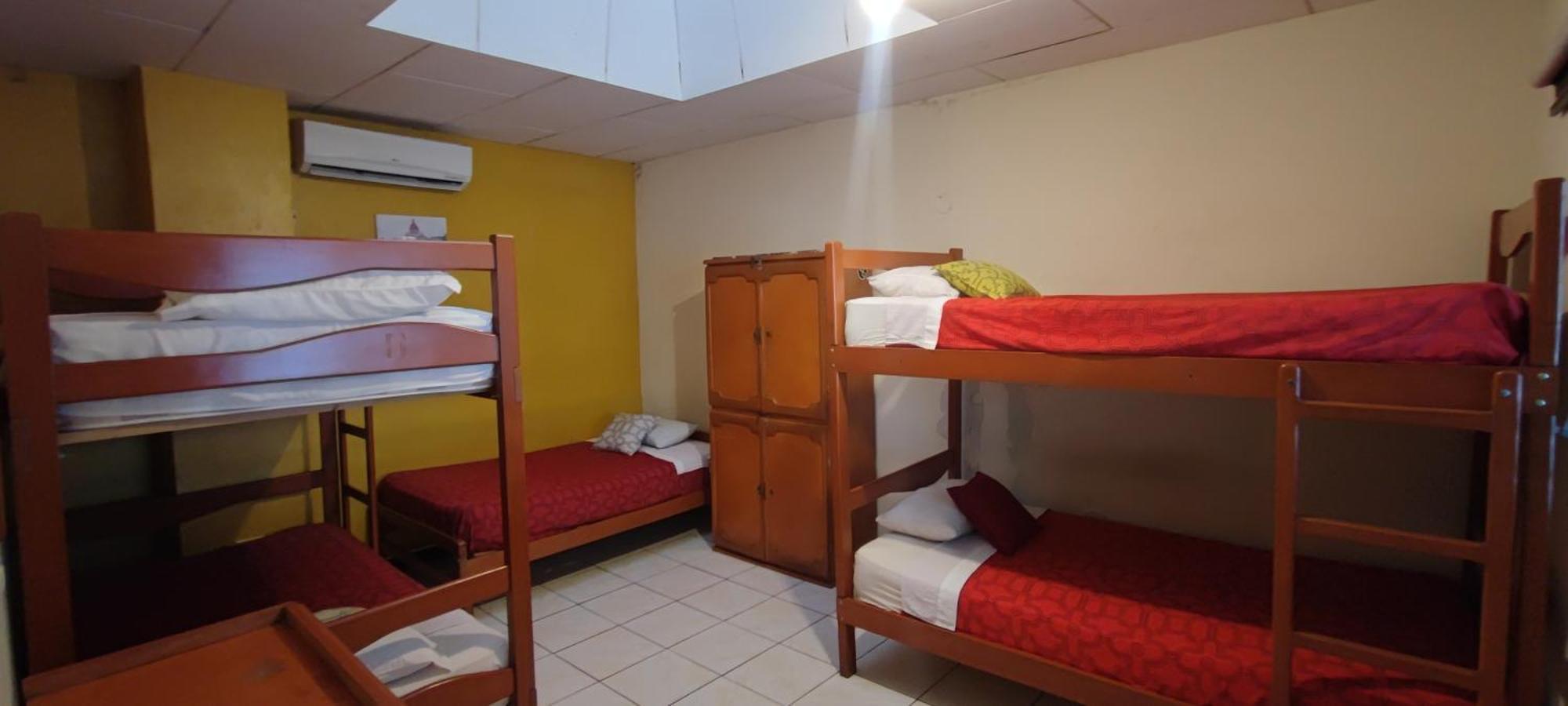 Flying Dog Hostel Iquitos Bagian luar foto