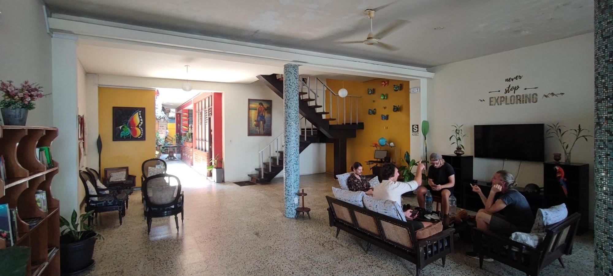 Flying Dog Hostel Iquitos Bagian luar foto