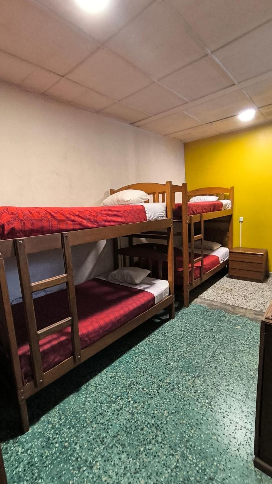 Flying Dog Hostel Iquitos Bagian luar foto