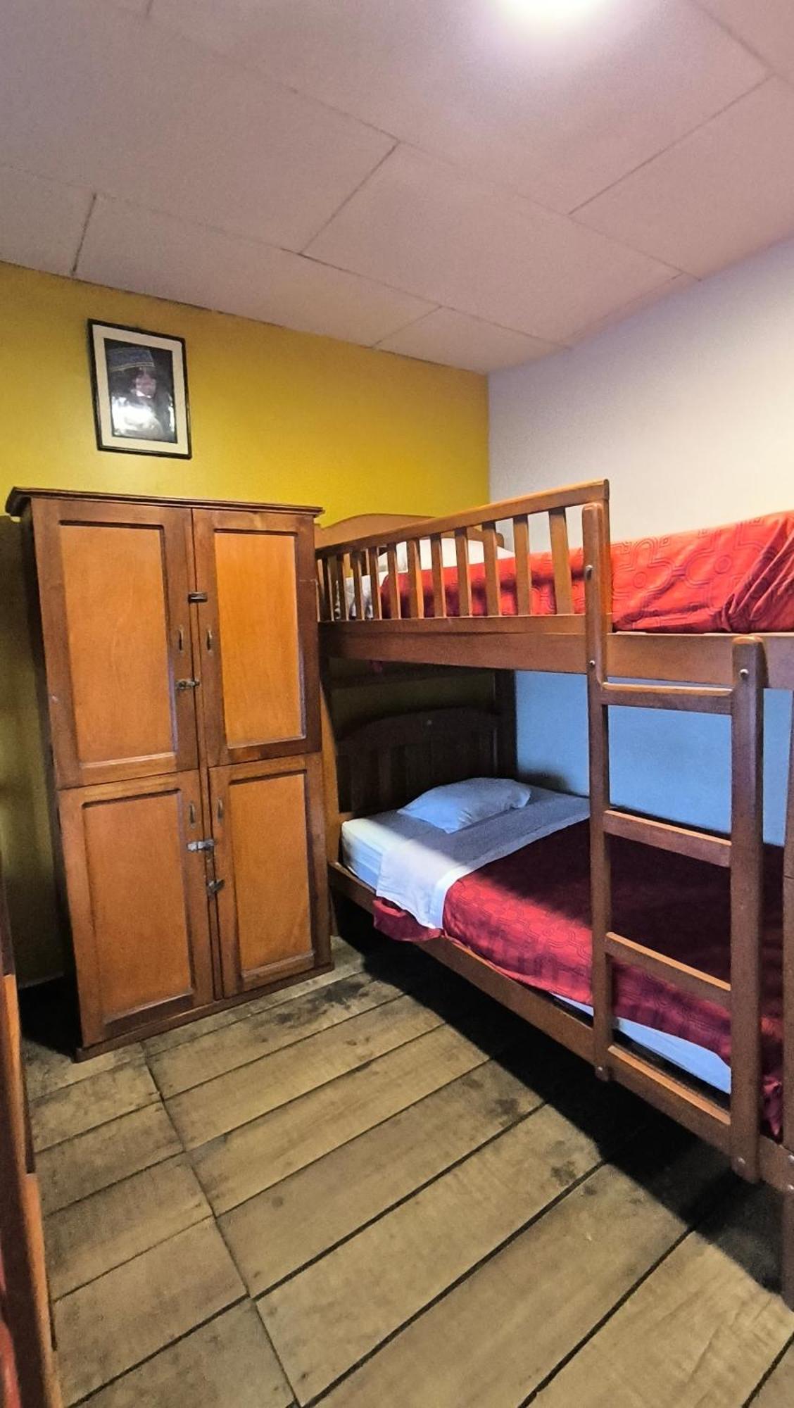 Flying Dog Hostel Iquitos Bagian luar foto