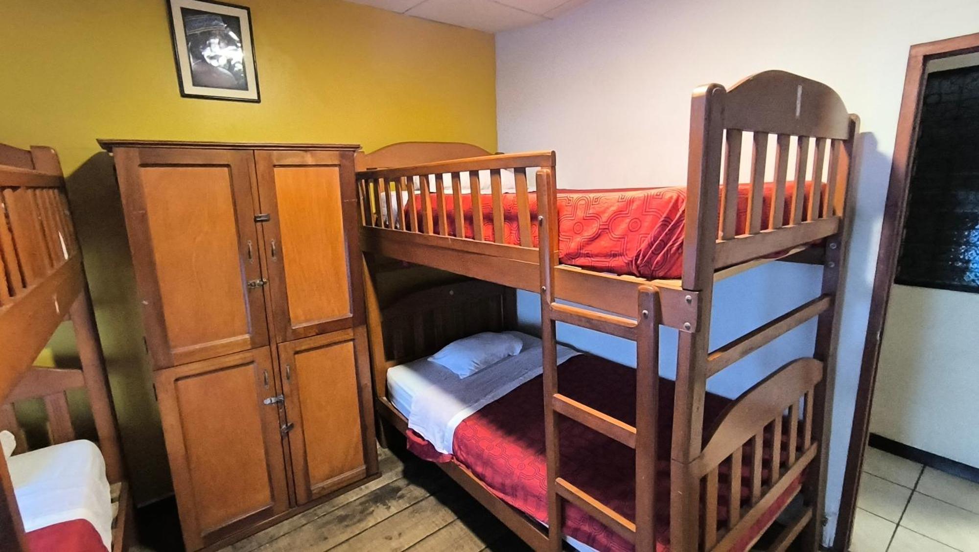 Flying Dog Hostel Iquitos Bagian luar foto