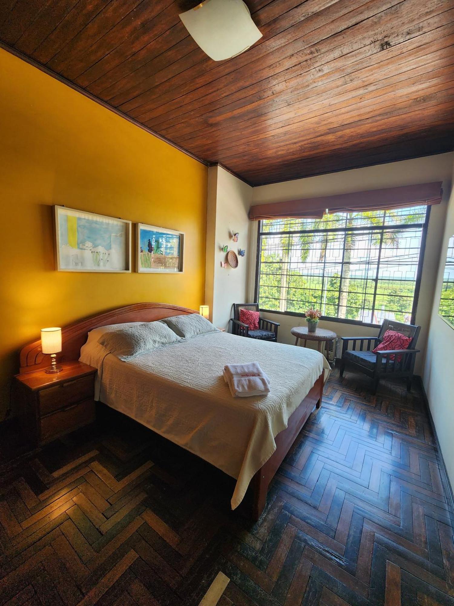 Flying Dog Hostel Iquitos Bagian luar foto