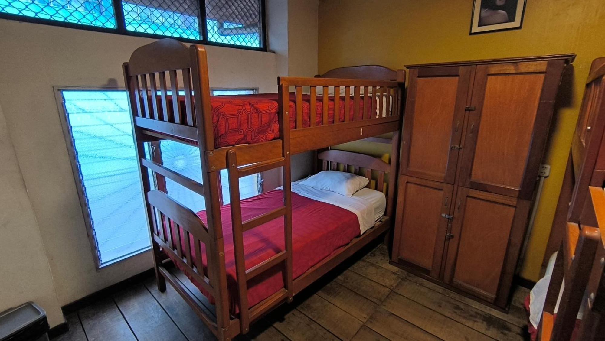 Flying Dog Hostel Iquitos Bagian luar foto