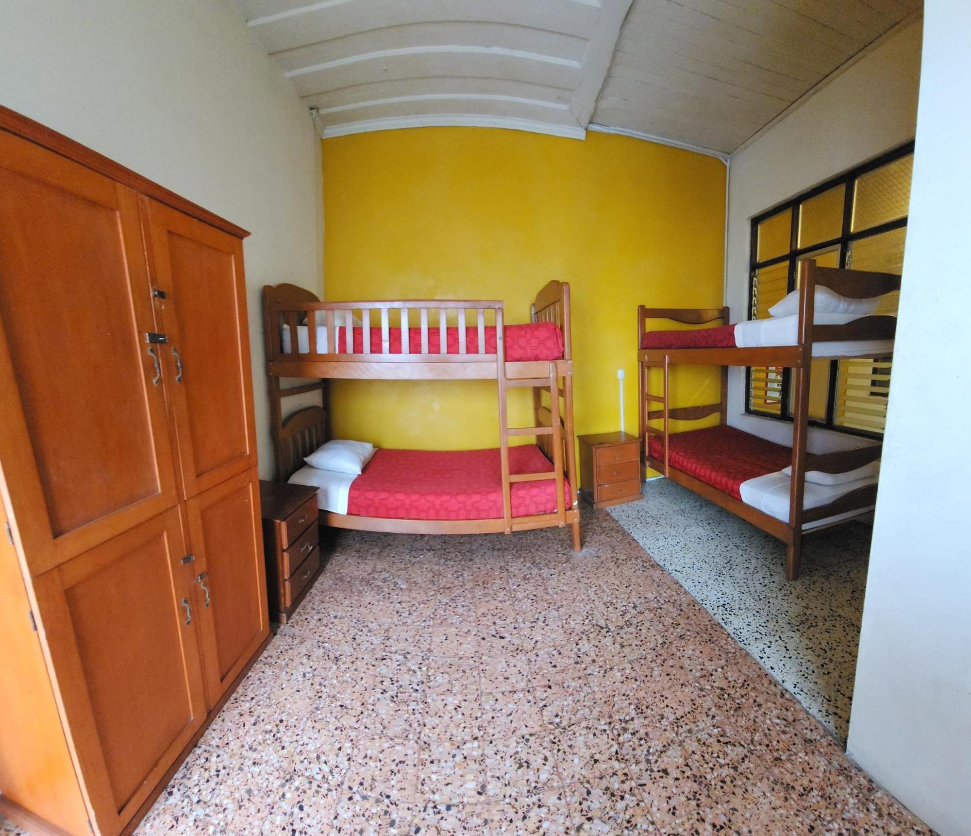Flying Dog Hostel Iquitos Bagian luar foto