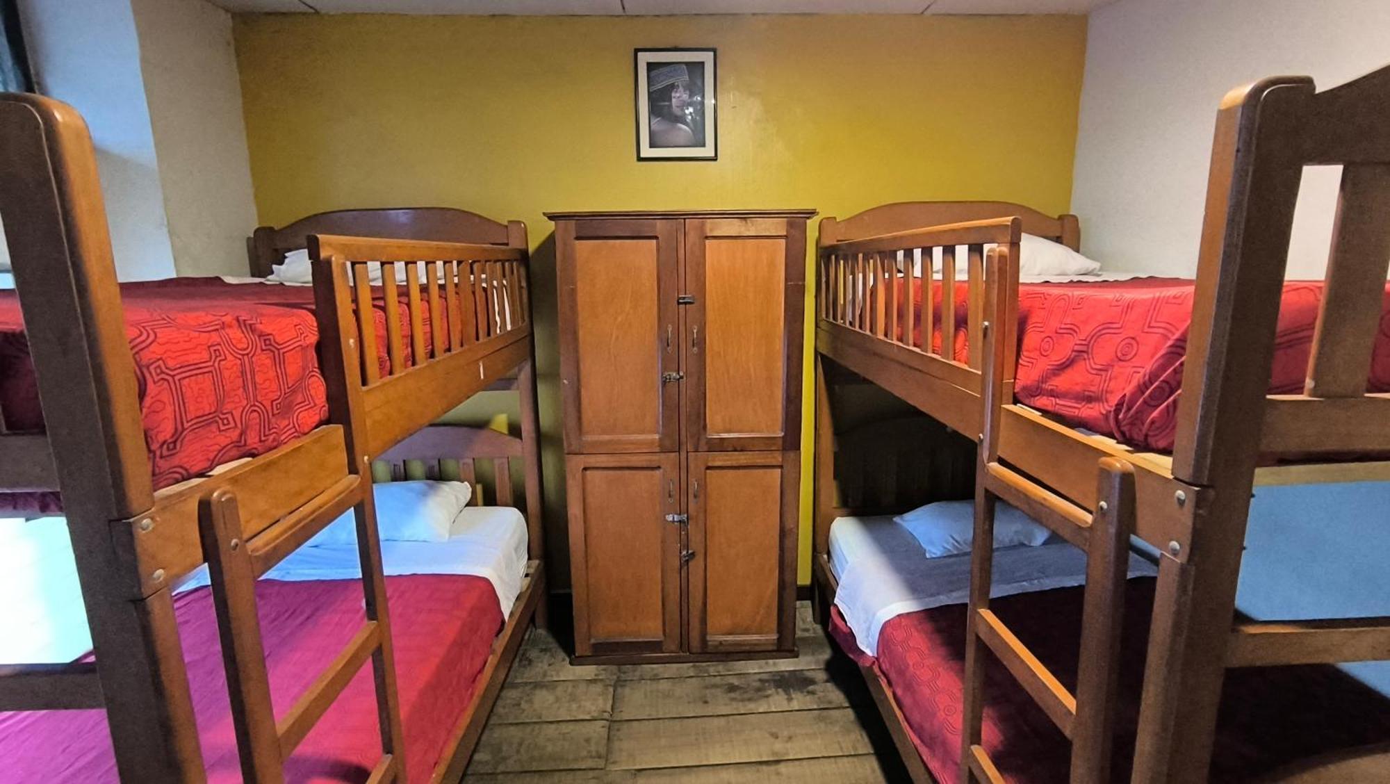 Flying Dog Hostel Iquitos Bagian luar foto