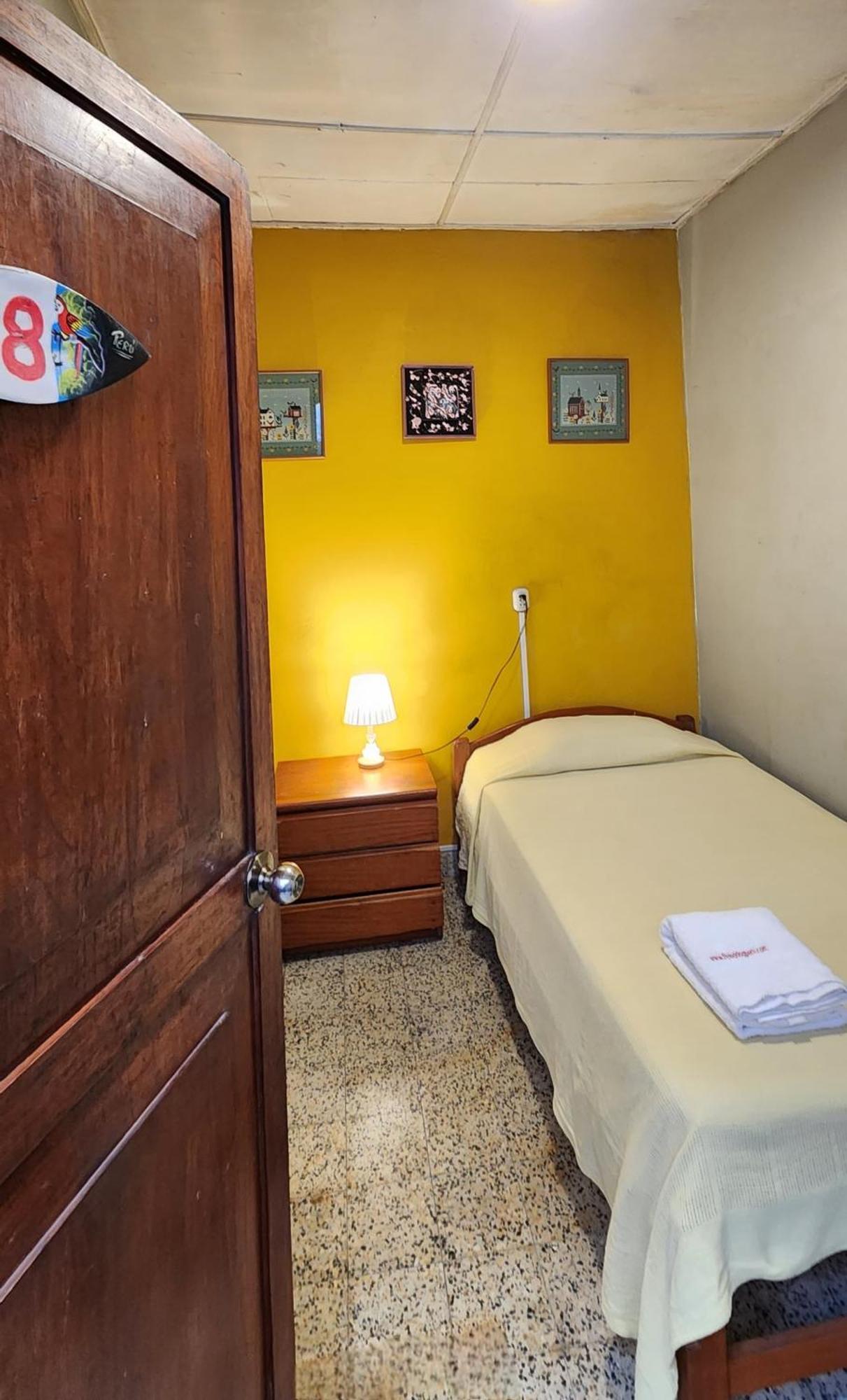 Flying Dog Hostel Iquitos Bagian luar foto
