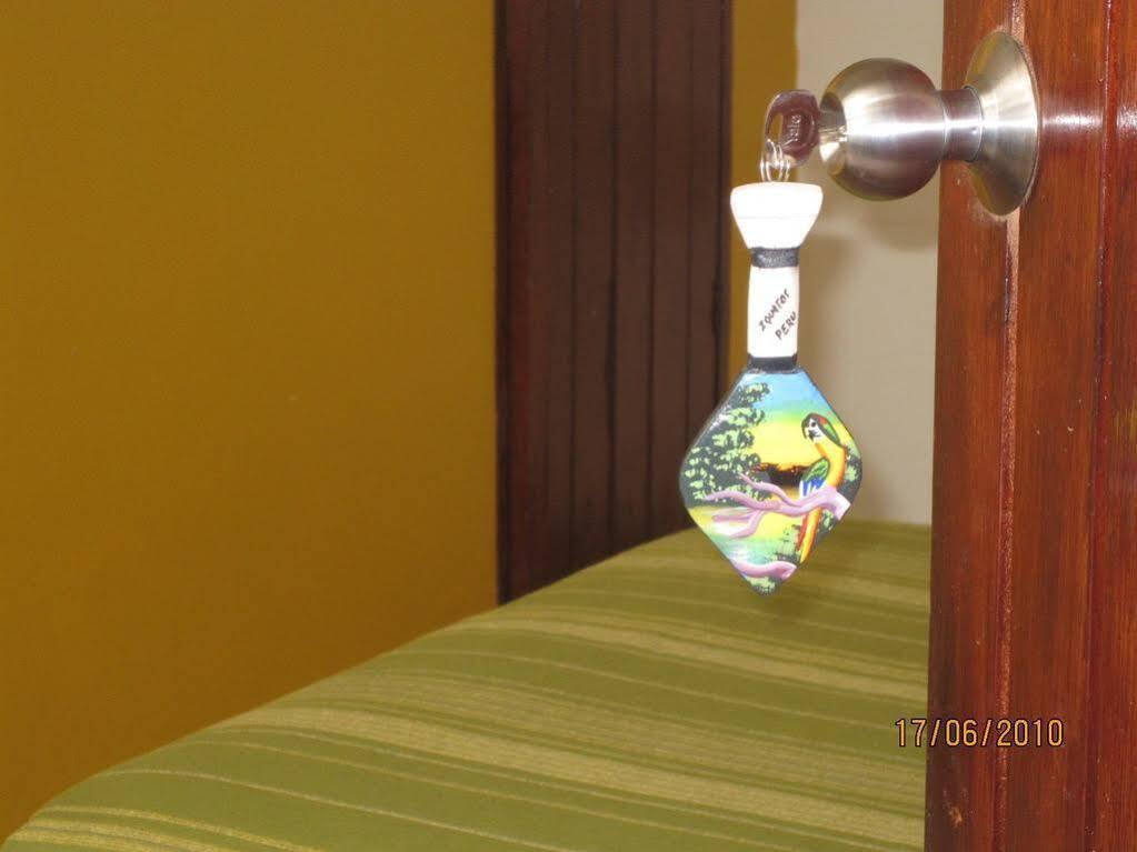 Flying Dog Hostel Iquitos Bagian luar foto