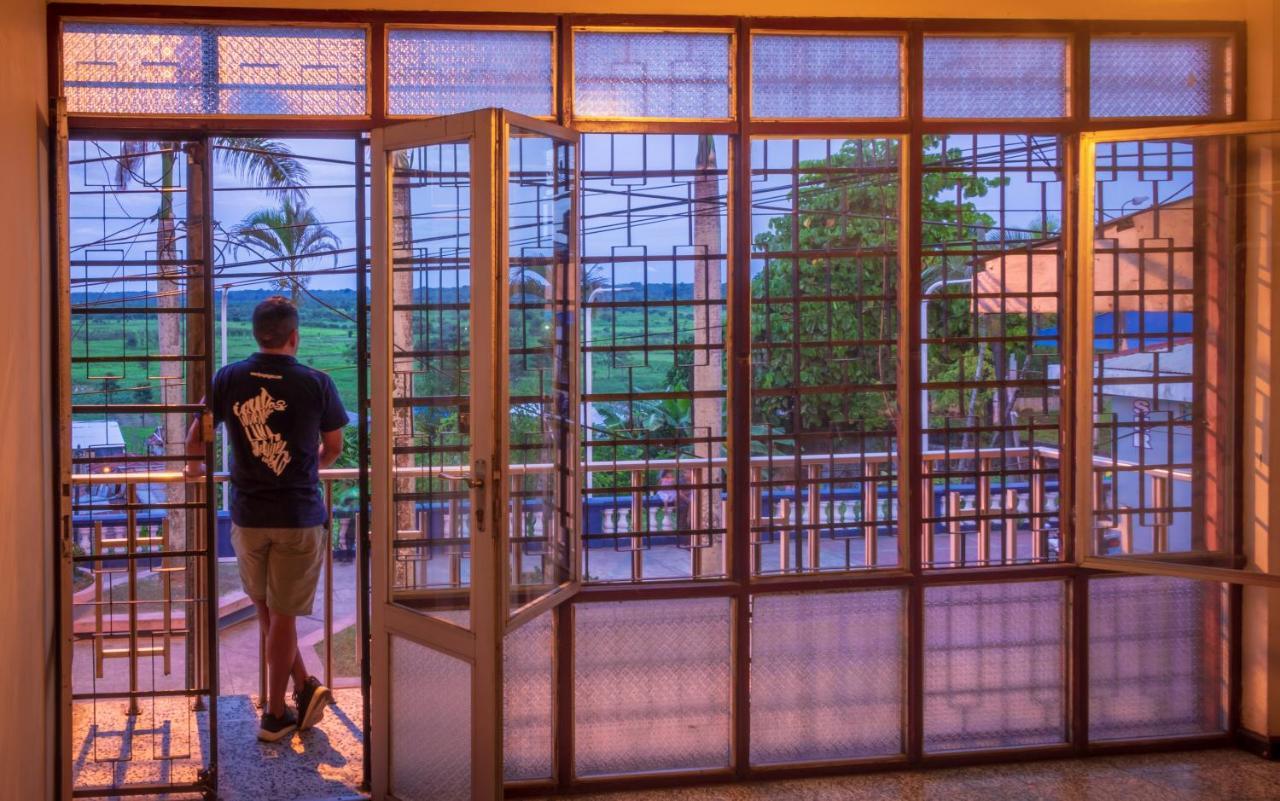 Flying Dog Hostel Iquitos Bagian luar foto