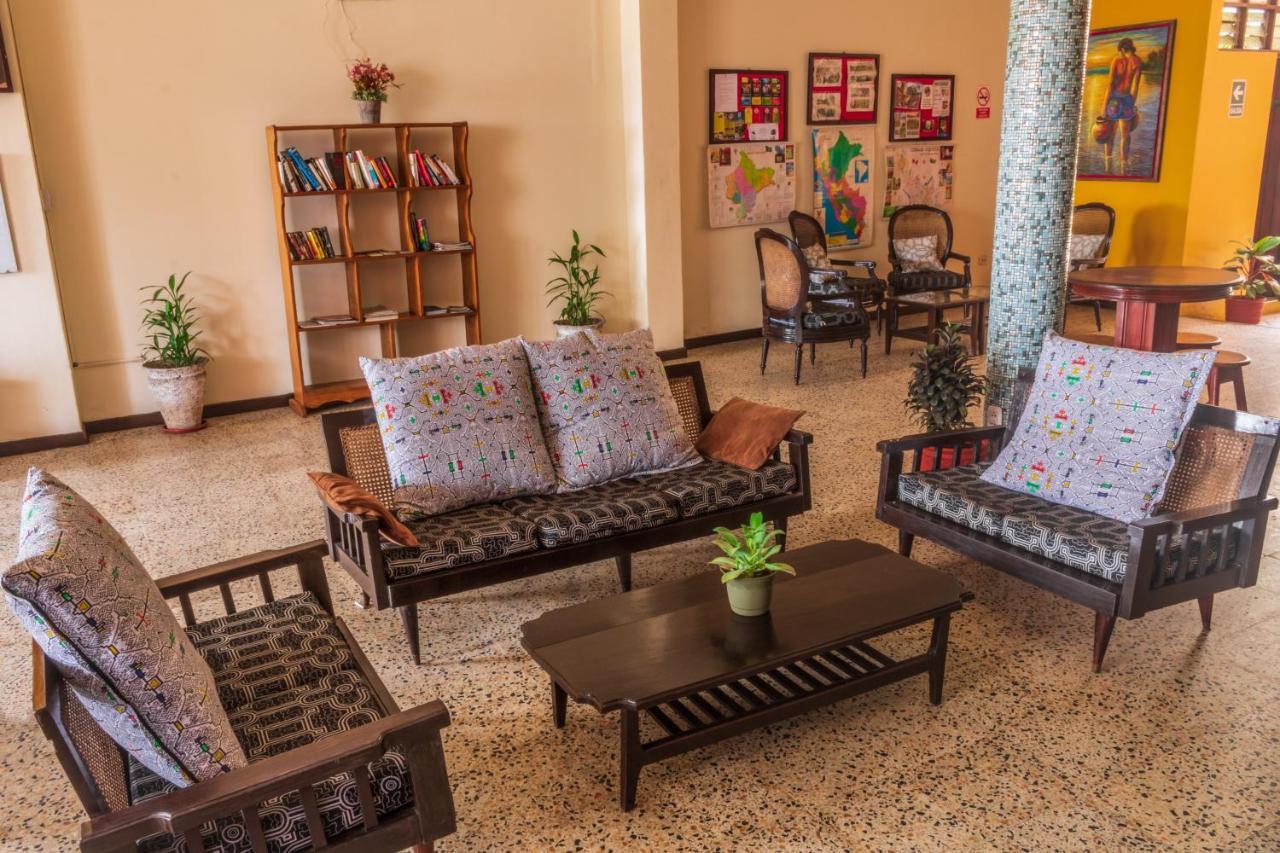 Flying Dog Hostel Iquitos Bagian luar foto