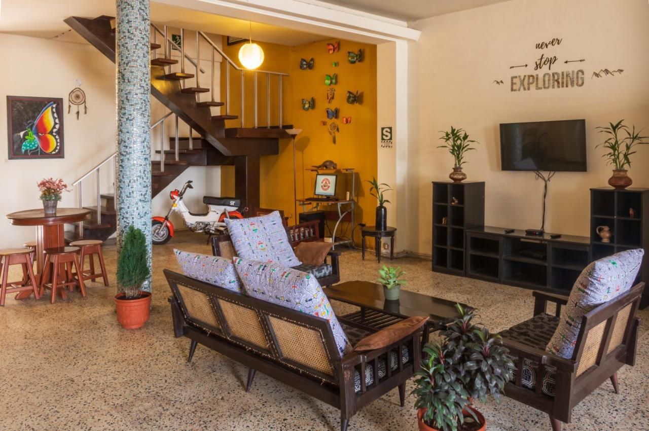 Flying Dog Hostel Iquitos Bagian luar foto